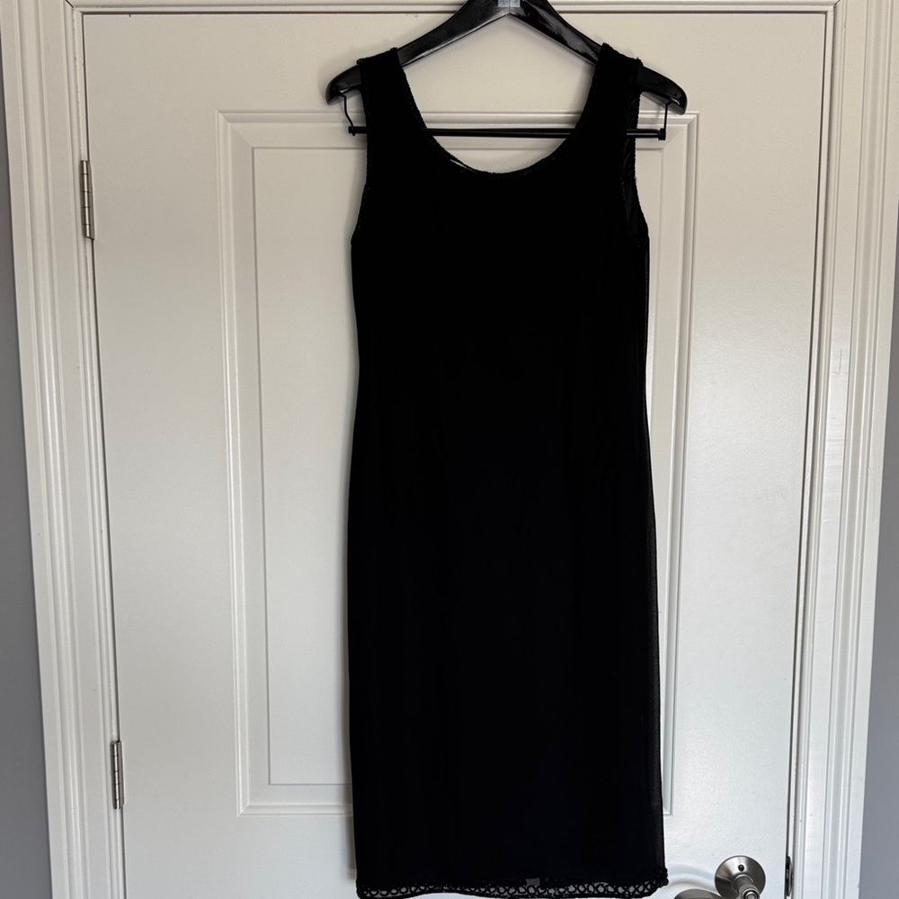 Chic Black Sleeveless Midi Dress